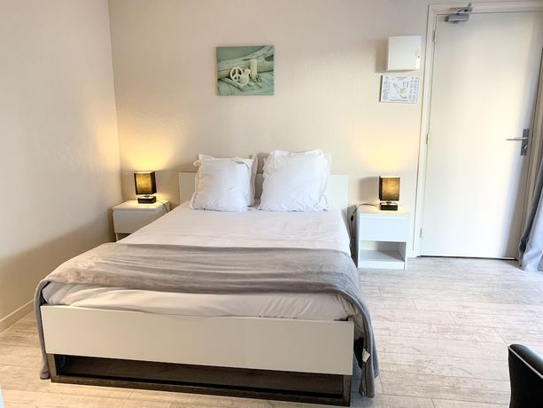 Imagen de la habitación del Hotel les Quatre Saisons. Foto 2