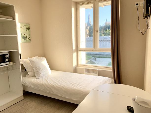 Imagen de la habitación del Hotel les Quatre Saisons. Foto 4
