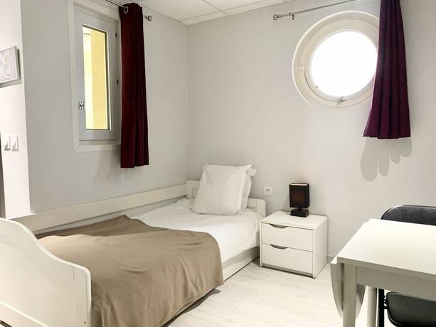 Imagen de la habitación del Hotel les Quatre Saisons. Foto 6
