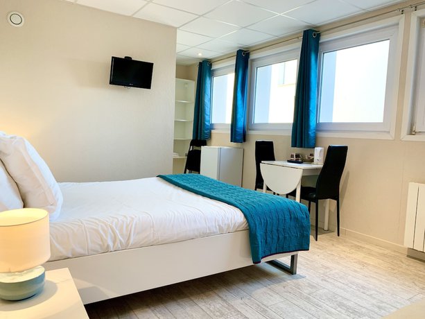 Imagen de la habitación del Hotel les Quatre Saisons. Foto 11