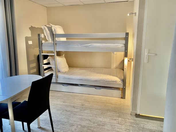 Imagen de la habitación del Hotel les Quatre Saisons. Foto 12