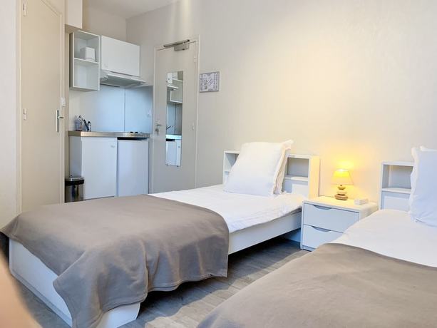 Imagen de la habitación del Hotel les Quatre Saisons. Foto 14
