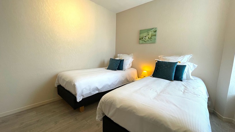 Imagen de la habitación del Hotel les Quatre Saisons. Foto 17