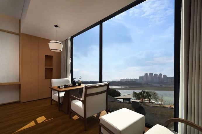 Imagen de la habitación del Hotel leshanchanyiyilejiudian. Foto 2