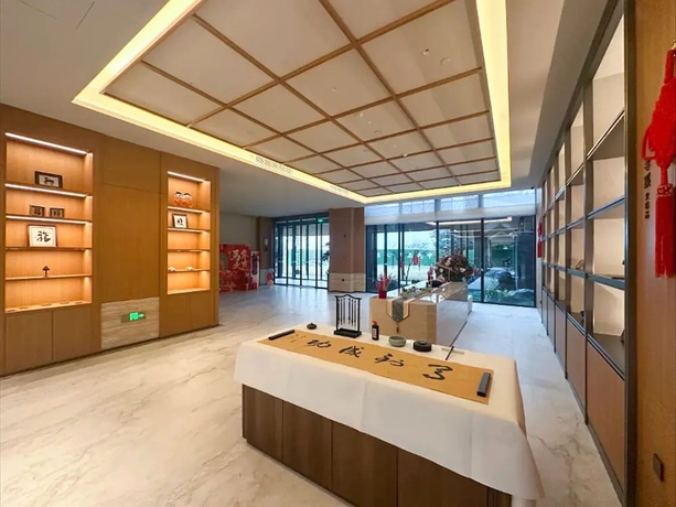 Imagen de los interiores del Hotel leshanchanyiyilejiudian. Foto 13