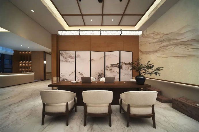 Imagen de los interiores del Hotel leshanchanyiyilejiudian. Foto 14