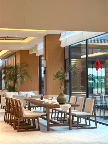 Imagen de los interiores del Hotel leshanchanyiyilejiudian. Foto 16