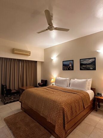 Imagen de la habitación del Hotel lhaki. Foto 11