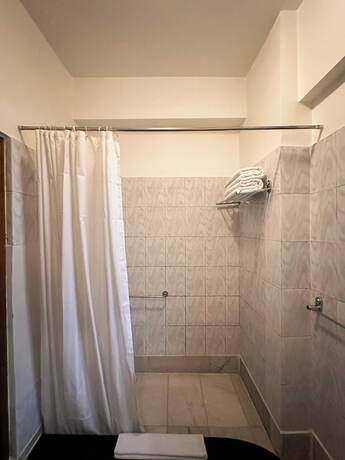 Imagen general del Hotel lhaki. Foto 1