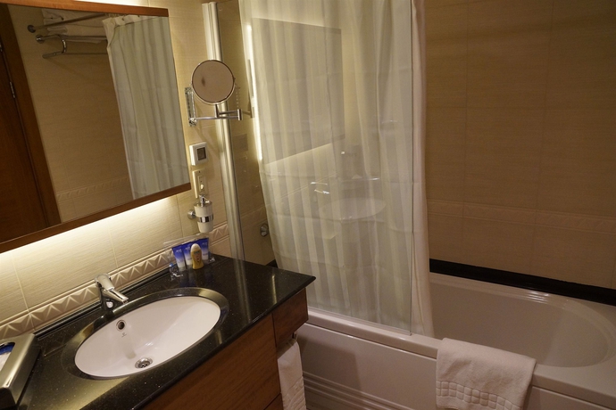 Imagen de la habitación del Hotel İlica Spa and Wellness Thermal Resort. Foto 4