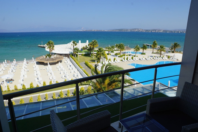 Imagen de la habitación del Hotel İlica Spa and Wellness Thermal Resort. Foto 8