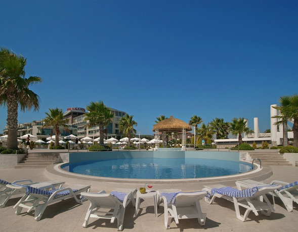 Imagen de la piscina del Hotel İlica Spa and Wellness Thermal Resort. Foto 13