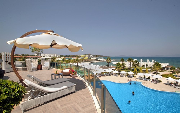 Imagen de la piscina del Hotel İlica Spa and Wellness Thermal Resort. Foto 16