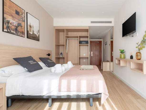Imagen de la habitación del Hotel limehome Barcelona. Foto 9