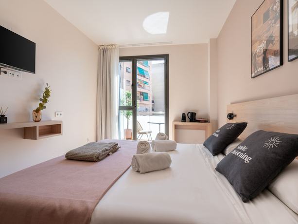 Imagen de la habitación del Hotel limehome Barcelona. Foto 10