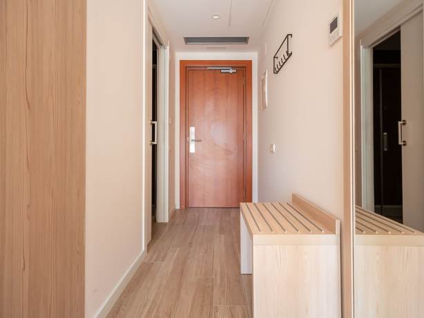 Imagen de la habitación del Hotel limehome Barcelona. Foto 16