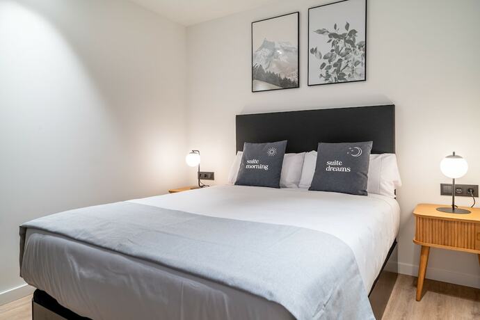 Imagen de la habitación del Hotel limehome Vitoria Palacio Álava-Velasco. Foto 13