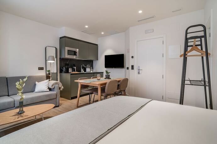 Imagen de la habitación del Hotel limehome Vitoria Palacio Álava-Velasco. Foto 14