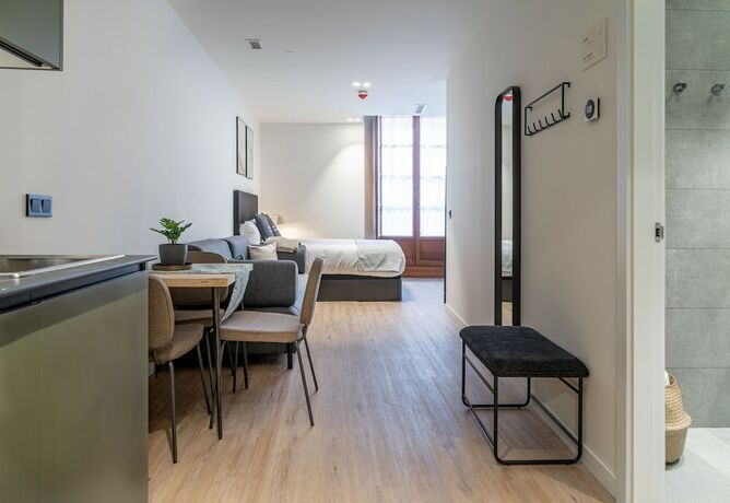 Imagen de la habitación del Hotel limehome Vitoria Palacio Álava-Velasco. Foto 15