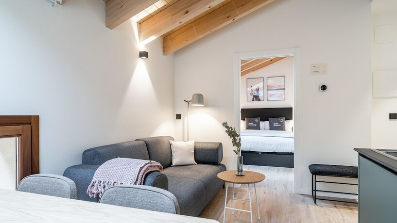 Imagen de la habitación del Hotel limehome Vitoria Palacio Álava-Velasco. Foto 17