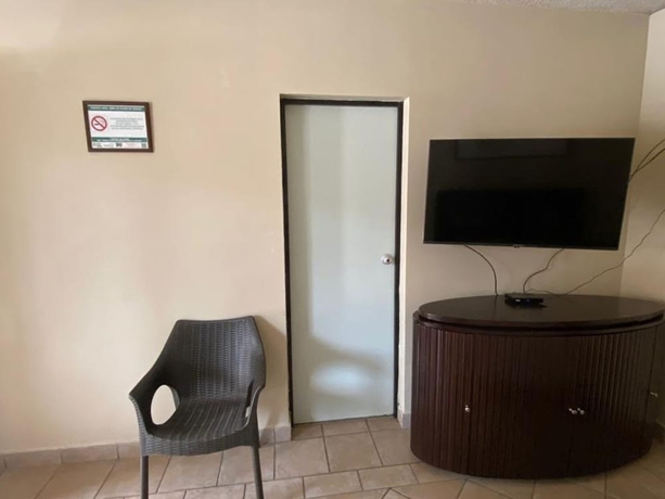 Imagen de los interiores del Hotel los Pinos, Cadereyta Jim&eacute;nez. Foto 11