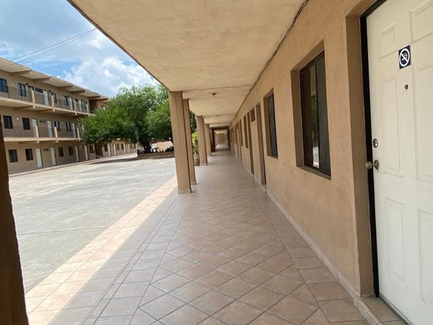 Imagen de los exteriores del Hotel los Pinos, Cadereyta Jim&eacute;nez. Foto 8