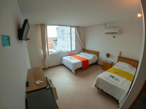 Imagen de la habitación del Hotel los leones Melgar. Foto 16