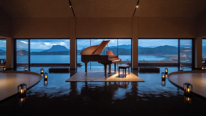 Imagen de los interiores del Hotel lugu Lake Cheman Ruyingsong Mid. Foto 6