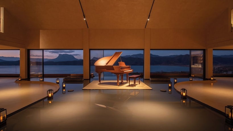 Imagen de los interiores del Hotel lugu Lake Cheman Ruyingsong Mid. Foto 7