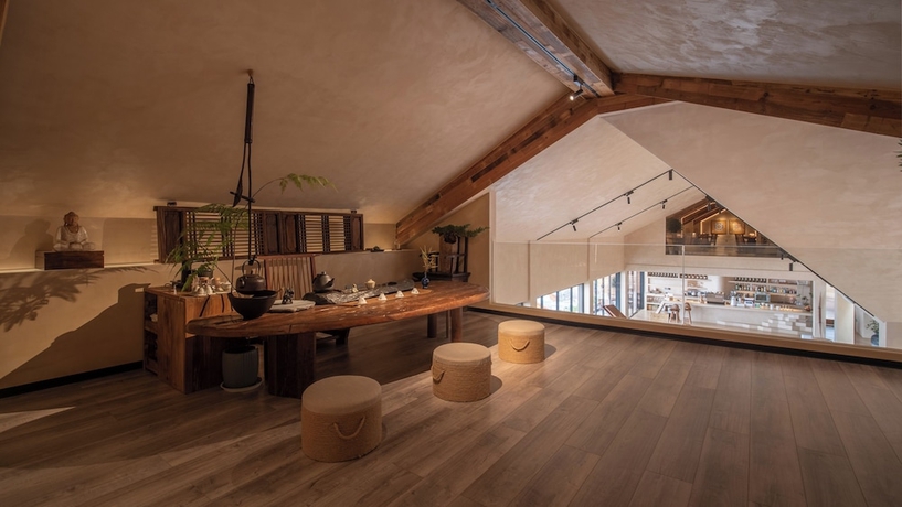 Imagen de los interiores del Hotel lugu Lake Cheman Ruyingsong Mid. Foto 11