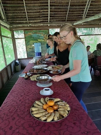 Imagen del bar/restaurante del Hotel lupuna jungle tours and expeditions. Foto 3
