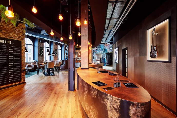 Imagen de los interiores del Hotel me and all Hanover. Foto 19