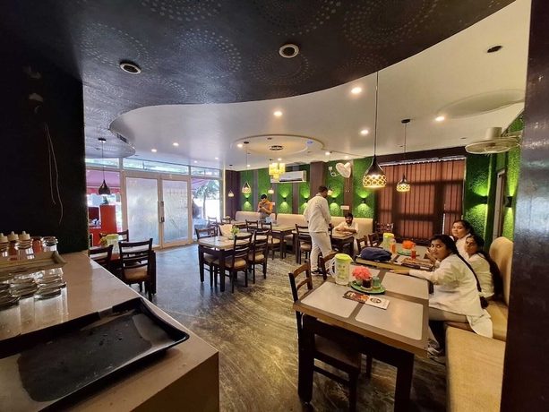 Imagen del bar/restaurante del Hotel nancy paradise hotel. Foto 3