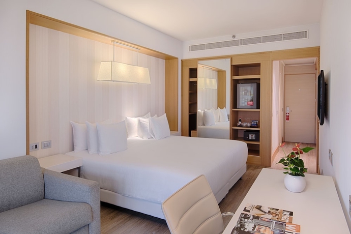 Imagen de la habitación del Hotel nhow Roma. Foto 2