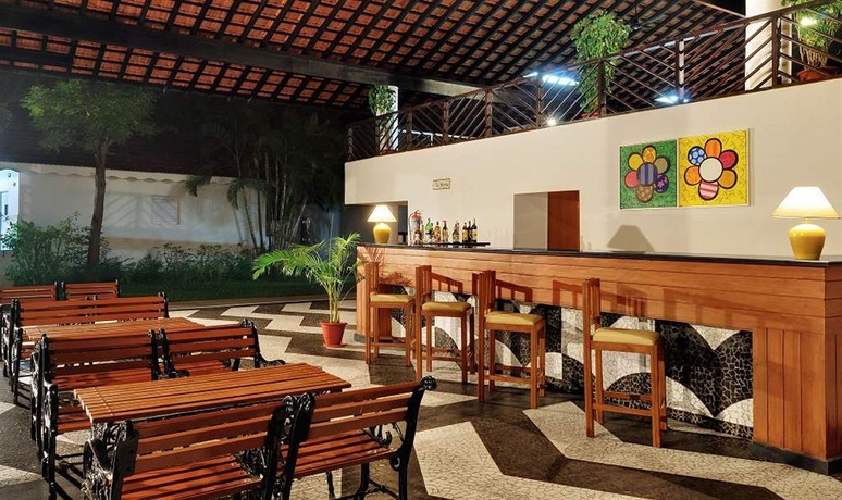 Imagen del bar/restaurante del Hotel novotel goa dona sylvia resort [ex. dona sylvia]. Foto 4