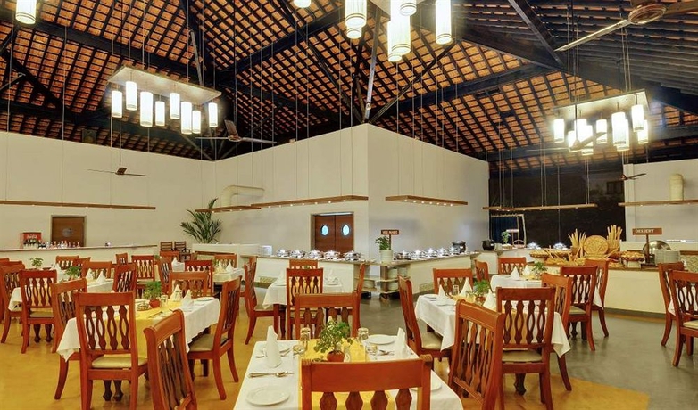 Imagen del bar/restaurante del Hotel novotel goa dona sylvia resort [ex. dona sylvia]. Foto 5