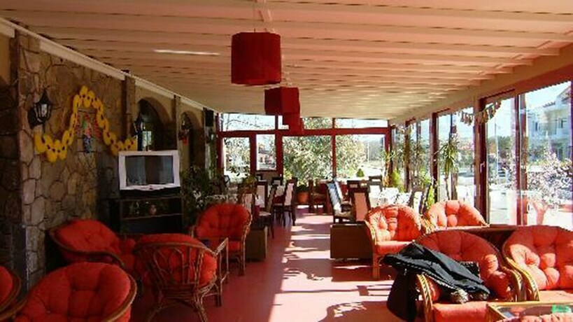 Imagen del bar/restaurante del Hotel &ntilde;u&ntilde;urco Travellers. Foto 2