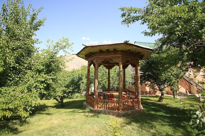 Imagen de los exteriores del Hotel of NBT. Foto 13