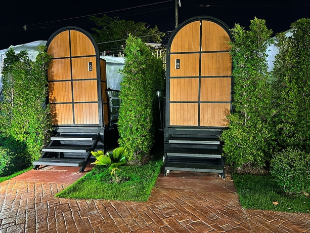 Imagen de los exteriores del Hotel papa q suite resorts. Foto 15