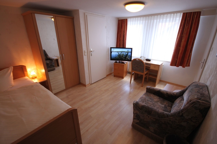 Imagen de la habitación del Hotel -pension Haus Steinmeyer. Foto 5