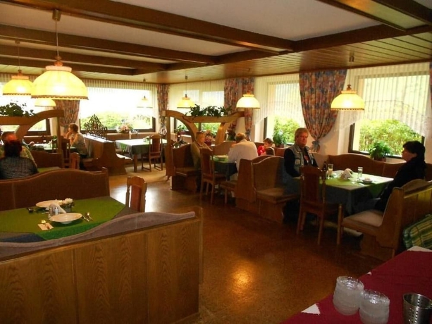 Imagen del bar/restaurante del Hotel -pension Oswald. Foto 5