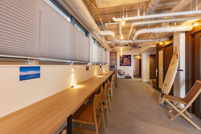 Imagen de los interiores del Hotel plat hostel keikyu kamakura wave. Foto 17