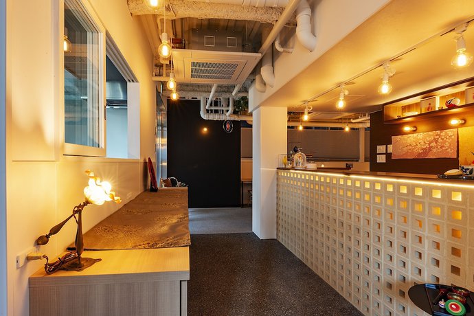 Imagen de los interiores del Hotel plat hostel keikyu kamakura wave. Foto 20