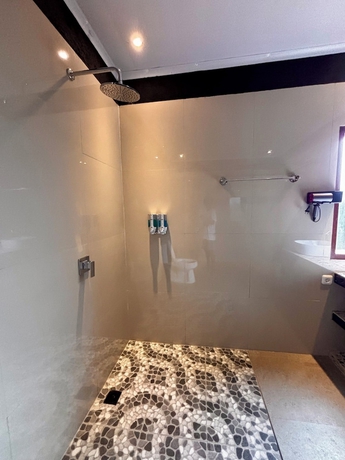 Imagen de la habitación del Hotel qwank kuta lombok. Foto 10