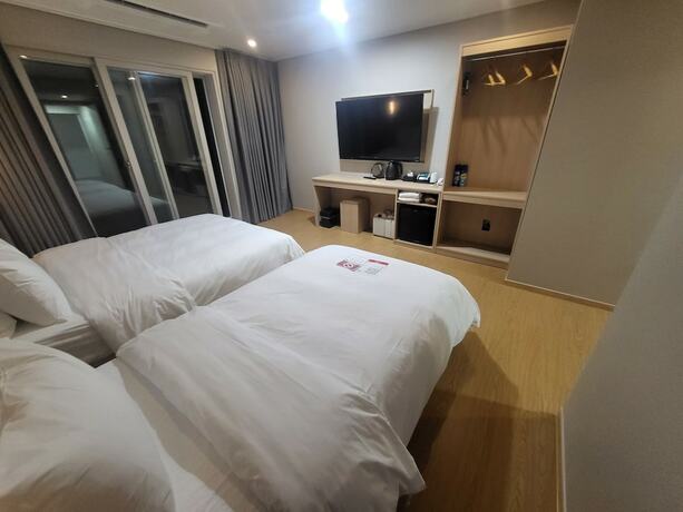 Imagen general del Hotel raza b. Foto 5