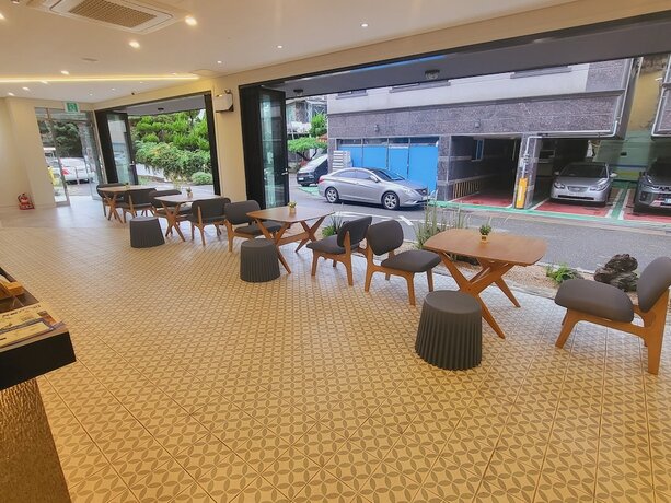 Imagen general del Hotel raza b. Foto 10