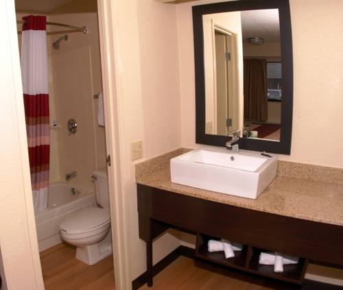 Imagen de la habitación del Hotel red roof inn kalamazoo east - expo center. Foto 10