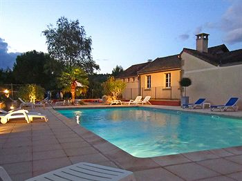 Imagen de la piscina del Hotel -restaurant Archambeau. Foto 13