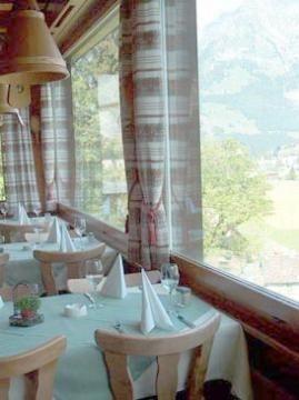 Imagen del bar/restaurante del Hotel -restaurant Bänklialp. Foto 3