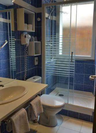 Imagen de la habitación del Hotel -restaurant Le Monarque. Foto 4